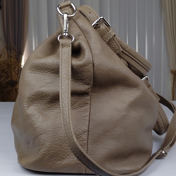 Vera Pelle Leather Handbag. - Picture 8 of 16